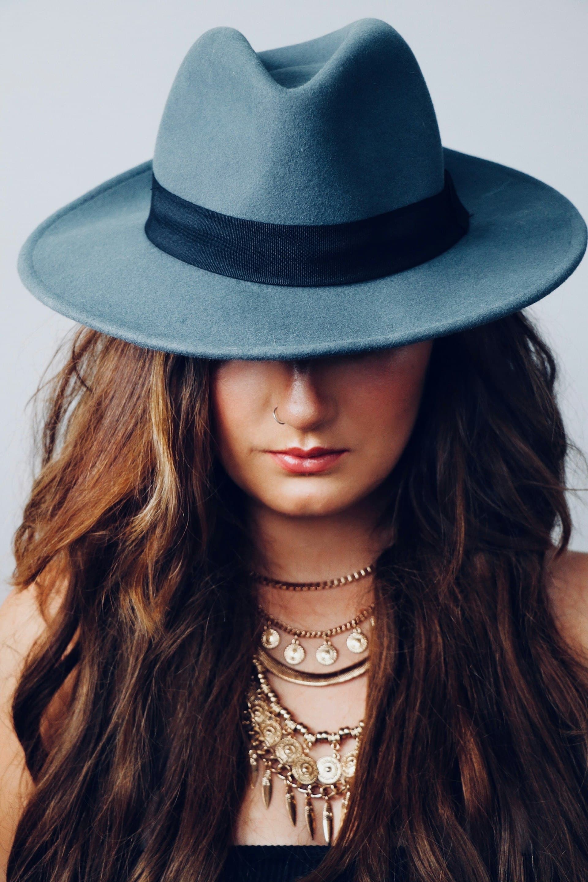 Tilley — Portrait of a woman wearing a wide-brim felt hat